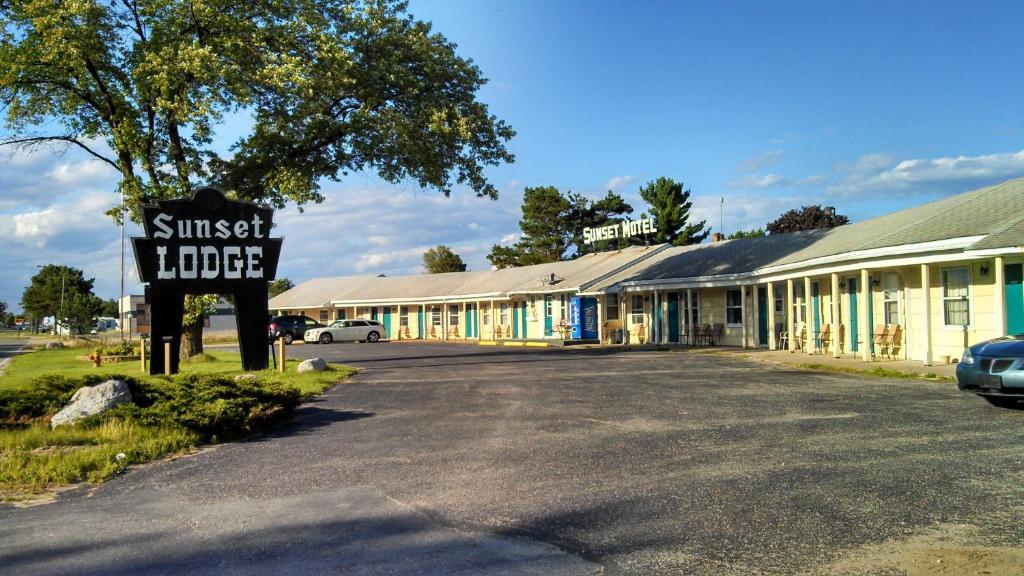 Sunset Lodge